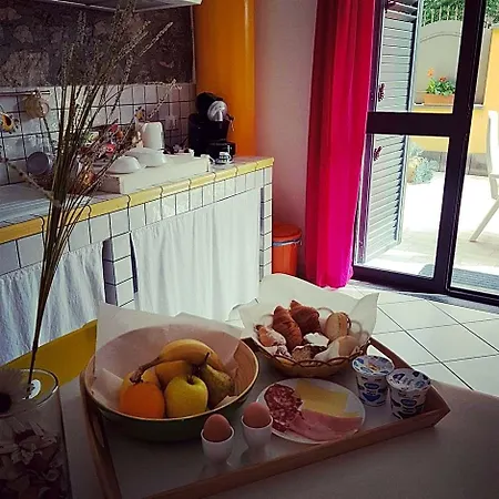 לינה וארוחת בוקר Casa Aurora